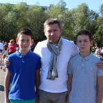 Андрей Смакотин с сыновьями на празднике