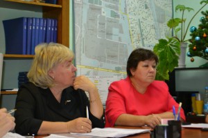 В заседании депутатов приняла участие глава управы Ольга Андриянова (справа)