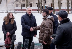 Сергей Собянин посетил демонтаж пятиэтажки в районе Северное Медведково 