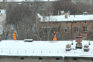ГБУ «Жилищник района Бирюлево Западное» создал бригады для очистки кровель от снега