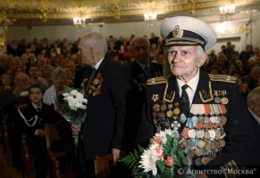 Ветераны Москвы получат повышенные выплаты ко Дню Победы 