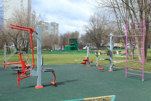 Ремонт детских площадок провели в районе Бирюлево Западное