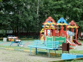 На детской площадке района Бирюлево Западное установят малые архитектурные формы