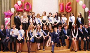 Наряды для выпускного бала в рамках благотворительной акции получили 400 московских выпускников