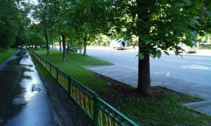 На Харьковской и Медынской улицах починили плиточное покрытие