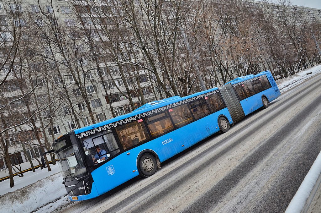 Остановка для автобусов 837 переносится за перекресток с Восточной улицей. Фото: Анна Быкова, «Вечерняя Москва»