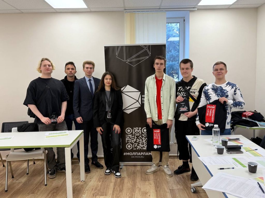 Парламентарии района Бирюлево Западное провели ротацию активистов. Фото: страница Молодежной палаты района Бирюлево Западное в социальных сетях