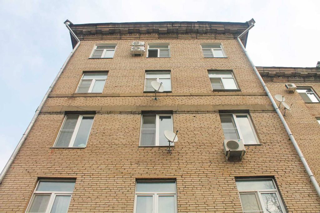 Свыше 400 домов с декорированными порталами входов обновили в Москве за 10 лет. Фото: пресс-служба ФКР Москвы