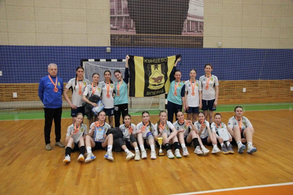 Воспитанницы ФСО «Юность Москвы» стали бронзовыми призерами Всероссийских соревнований по гандболу. Фото: официальная страница Физкультурно-спортивного объединения «Юность Москвы» в социальных сетях 