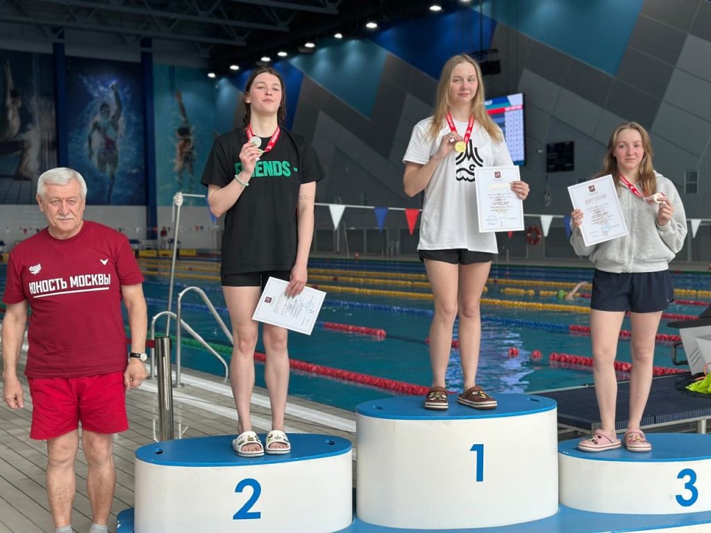 Пловцы ФСО «Юность Москвы» собрали рекордное количество призовых мест на турнире по плаванию. Фото: официальная страница Физкультурно-спортивного объединения «Юность Москвы» в социальных сетях