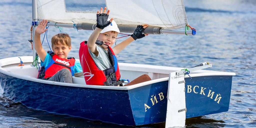 На каникулах московские школьники освоят азы парусного судоходства. Фото: пресс-служба Департамента образования и науки города Москвы