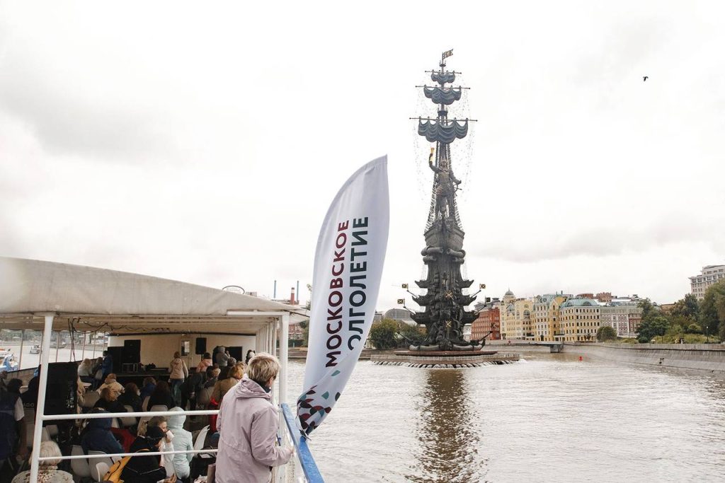 Прогулка на теплоходе стартует от причала «Крымский мост» и занимает 2 часа. Фото: сайт мэра Москвы