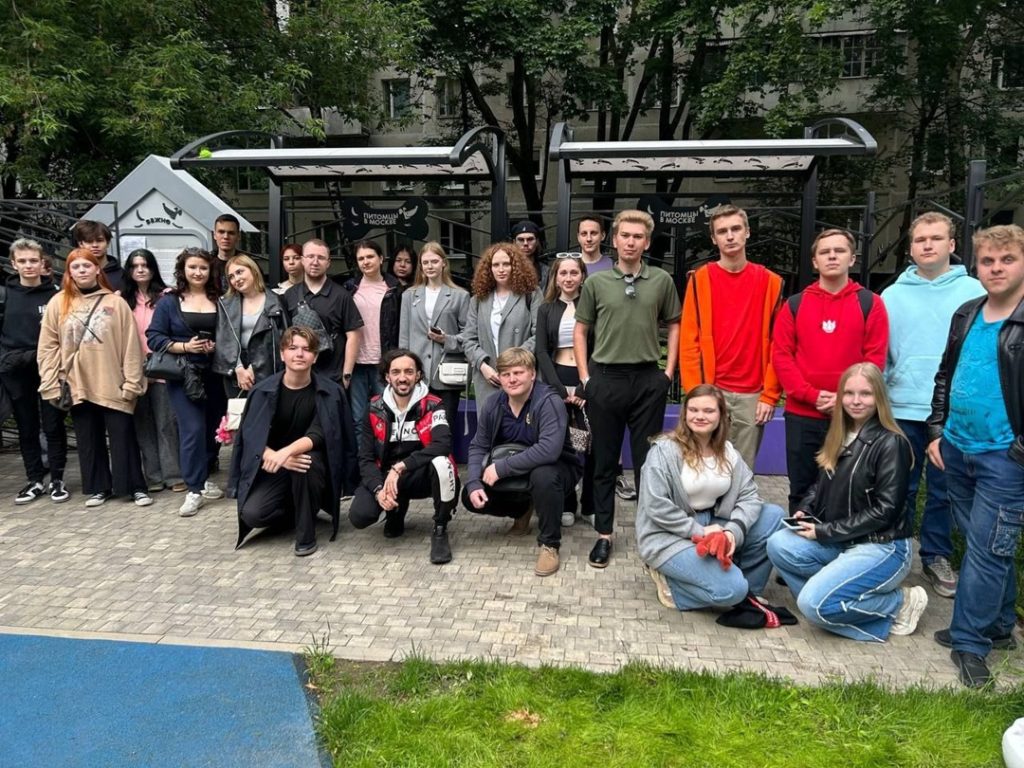 Активисты МП Бирюлева Западного провели лекцию о заботе о питомцах в жару. Фото: официальная страница МП района Бирюлево Западное в социальных сетях