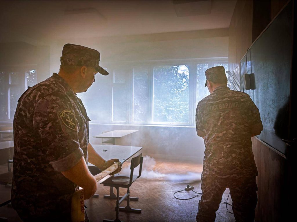 В столице состоялись совместные учения сотрудников Росгвардии и МЧС. Фото: пресс-служба УВО Росгвардии по Москве