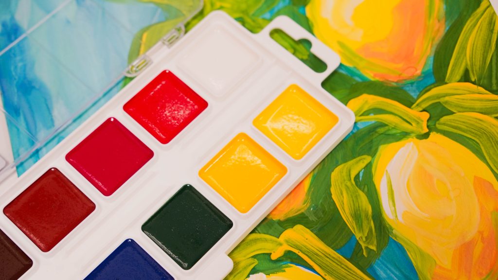 Ученик школы №2001 стал участником конкурса изобразительного искусства. Фото: Ксения Догонашева, «Вечерняя Москва»