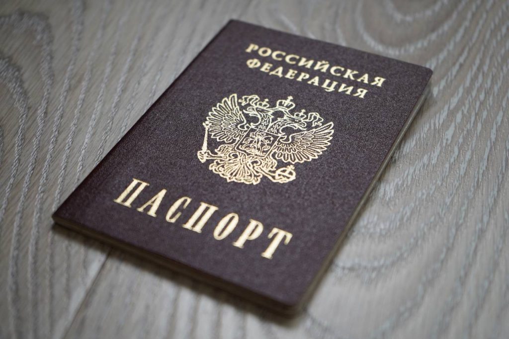 Александр Хинштейн посетил экстерриториальный участок на станции метро «Курская». Фото: Анна Быкова, «Вечерняя Москва»