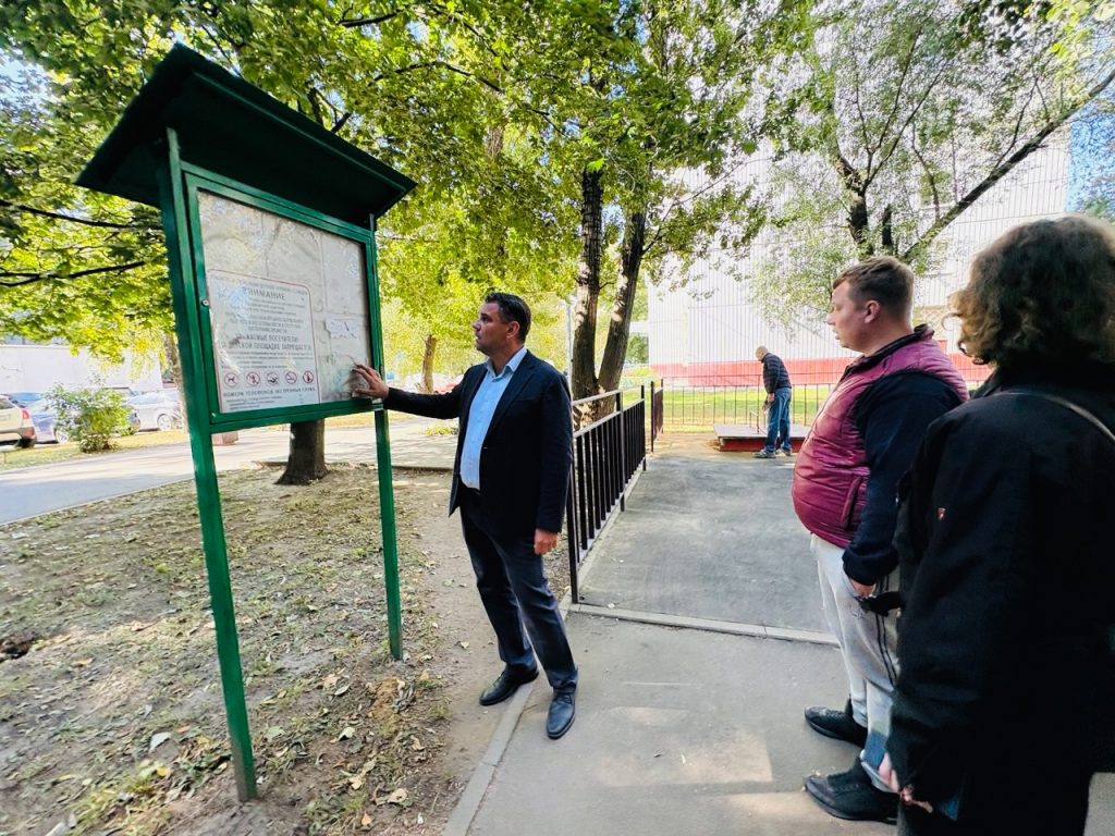 Обход территории совершил глава управы района Бирюлево Западное. Фото: страница управы района Бирюлево Западное в социальных сетях