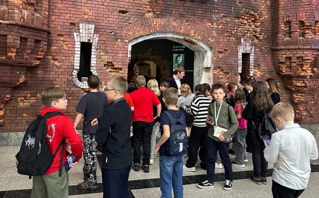 «Подвиг народа»: пятиклассники школы №667 поучаствовали в историческом квесте. Фото: страница школы №667 в социальных сетях