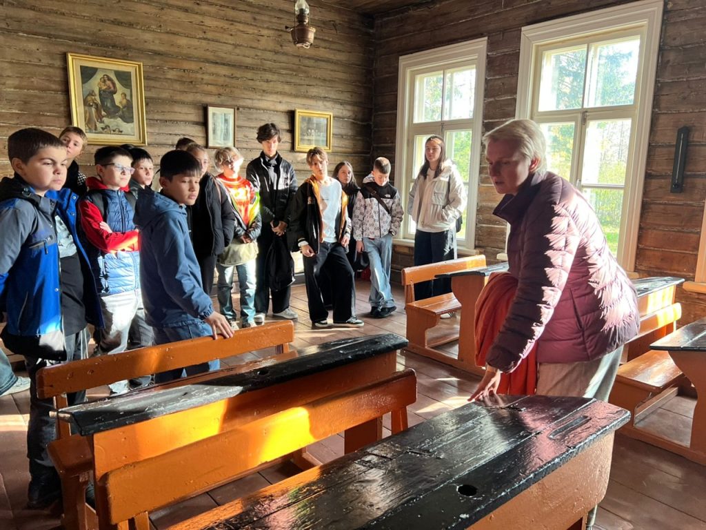 Ученики школы №667 посетили музей-усадьбу Антона Чехова «Мелихово». Фото: официальная страница школы №667 в социальных сетях