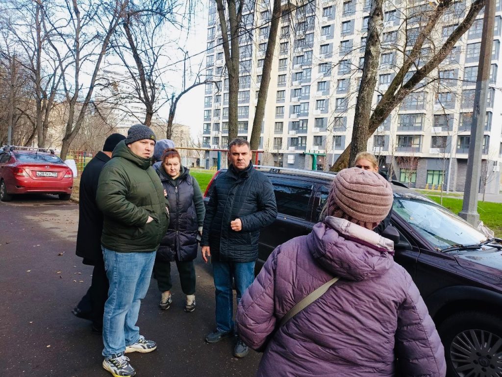 Обход территории провели сотрудники управы Бирюлева Западного. Фото: официальная страница управы района Бирюлево Западное в социальных сетях