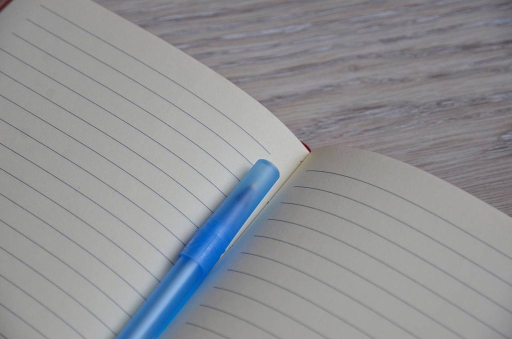 «Пишу тебе, герой»: письма военнослужащим написали ученики школы №2001. Фото: Анна Быкова, «Вечерняя Москва»