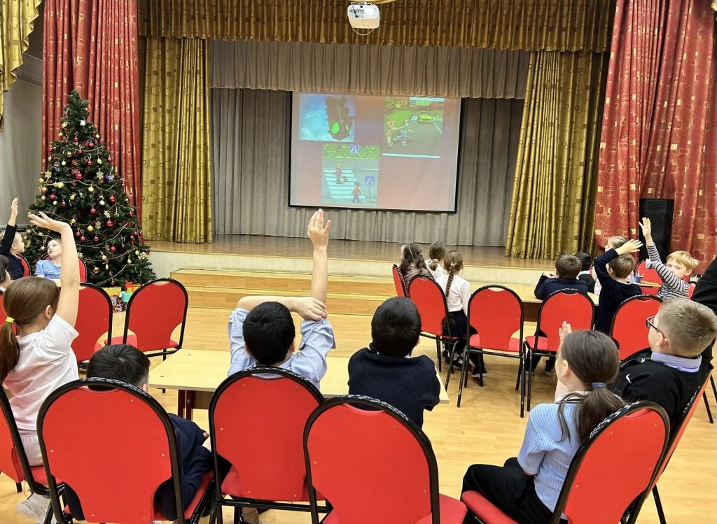 Интеллектуальная игра по правилам дорожного движения состоялась в школе №667. Фото: страница школы №667 в социальных сетях