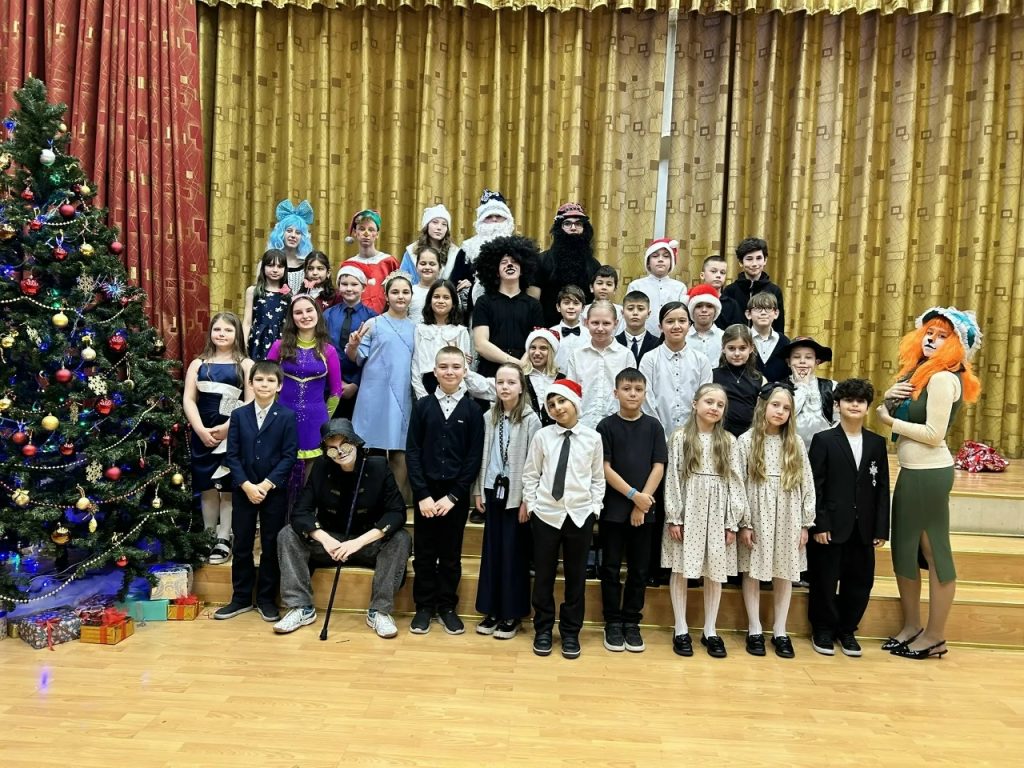 Ученики школы №667 приняли участие в новогоднем квесте. Фото: страница школы №667 в социальных сетях