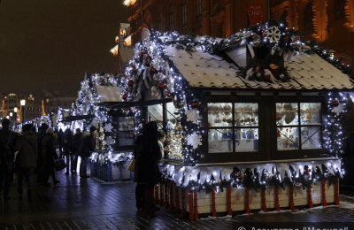 Старт фестиваля "Путешествие в Рождество" на Манежной площади