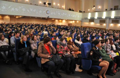 Школьники из Южного округа посетили День открытых дверей в Московском университете МВД России имени Кикотя