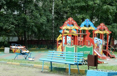 В Булатниковском проезде проведут ремонт двух детских площадок
