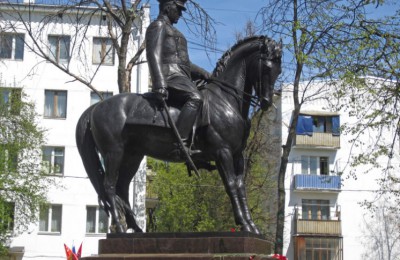 Памятник маршалу Константину Рокоссовскому в Москве