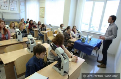 В Москве продолжается конкурс на лучший видеоролик о школе