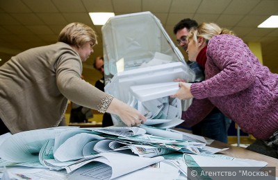 Подсчет голосов на избирательных участках в Москве