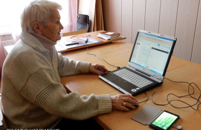 Столичным пенсионерам покажут, как оформлять онлайн необходимые документы и оплачивать коммунальные услуги