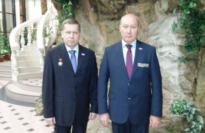 Депутат Андрей Смакотин (слева)