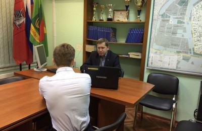 Депутат Андрей Смакотин на встрече с жителями района
