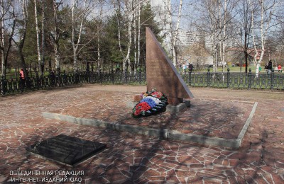 Памятник "Стела погибшим летчикам"