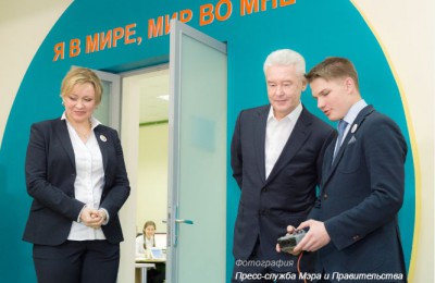 В школах Москвы создается единая образовательная среда, заявил Сергей Собянин