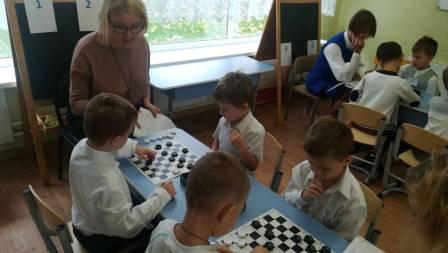 Школа №933 провела турнир по русским шашкам