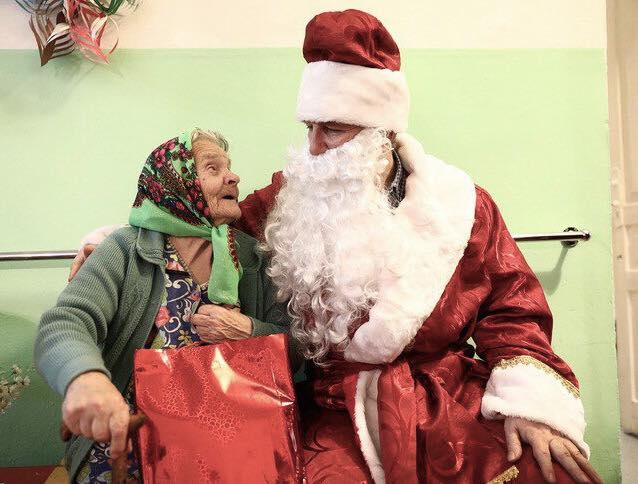 В районе Бирюлево Западное стартовала акции по сбору новогодних подарков для одиноких стариков