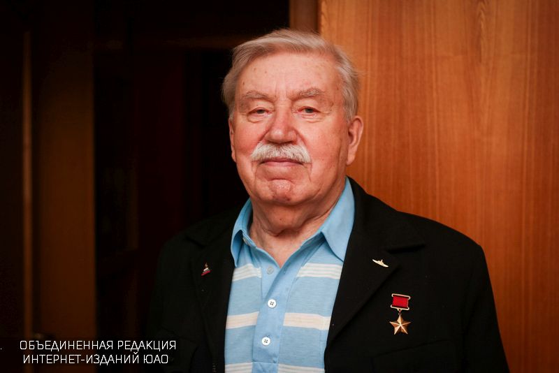 Алексей Челышев поздравил с 90-летием Героя Советского Союза Рудольфа Голосова