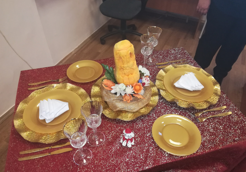 Школьники из Бирюлева Западного научились сервировать новогодний стол