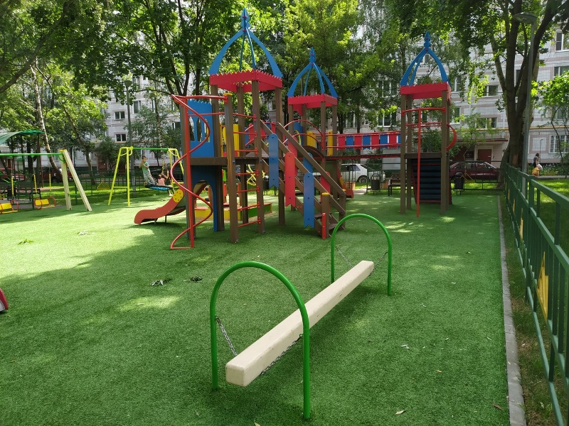 детская площадка обновленная в районе 8