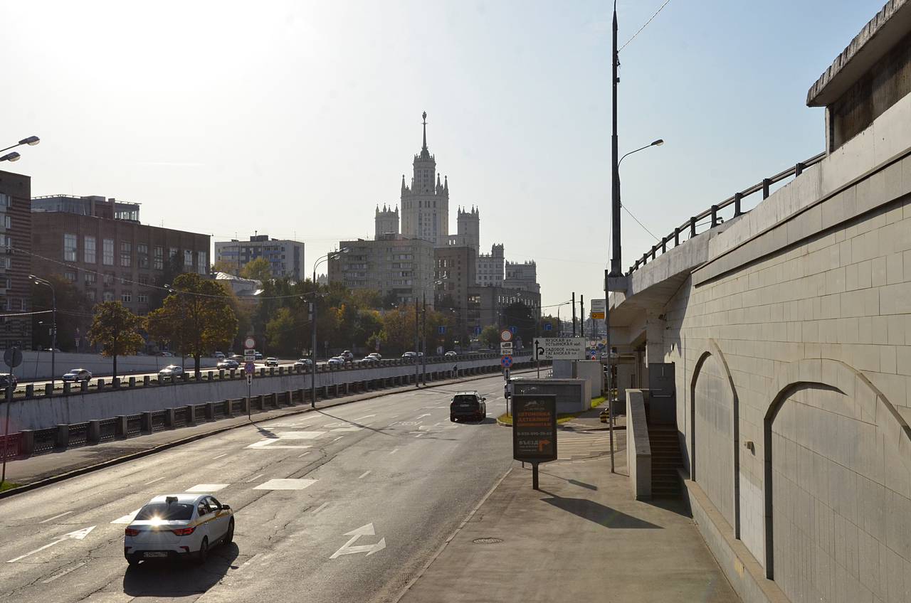 Столичные городские службы переведены в режим повышенной готовности из-за жары. Фото: Анна Быкова, «Вечерняя Москва»