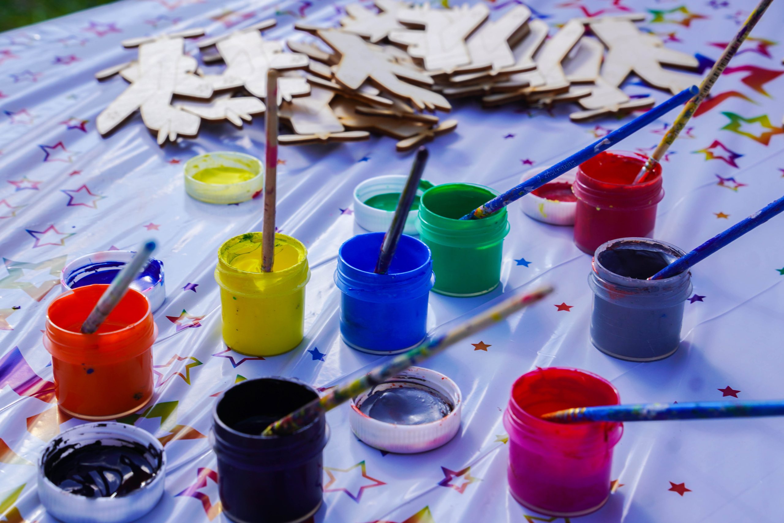 Персонал КЦ «Дружба» пригласил жителей района Бирюлево Западное на художественную выставку. Фото: Ксения Догонашева, «Вечерняя Москва»