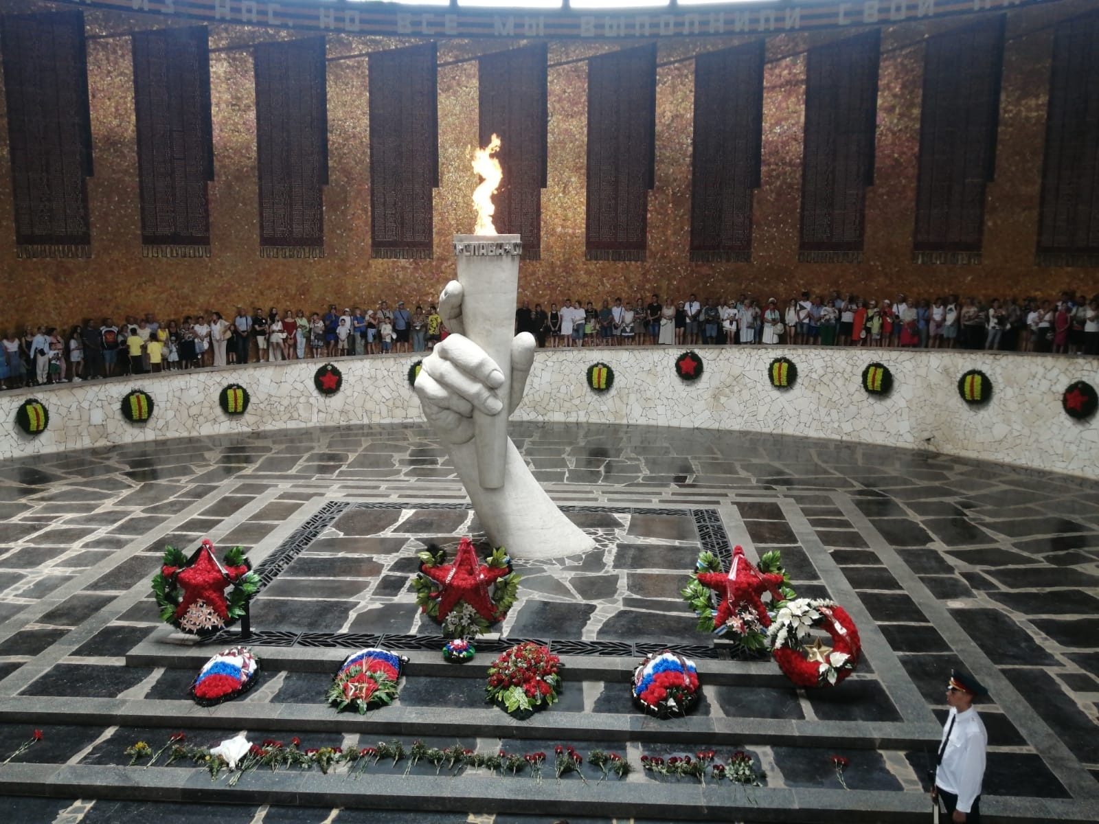 Ученица школы №667 имени Героя Советского Союза Константина Самсонова посетила Волгоград. Фото: официальная страница школы №667 имени Героя Советского Союза Константина Самсонова в социальных сетях