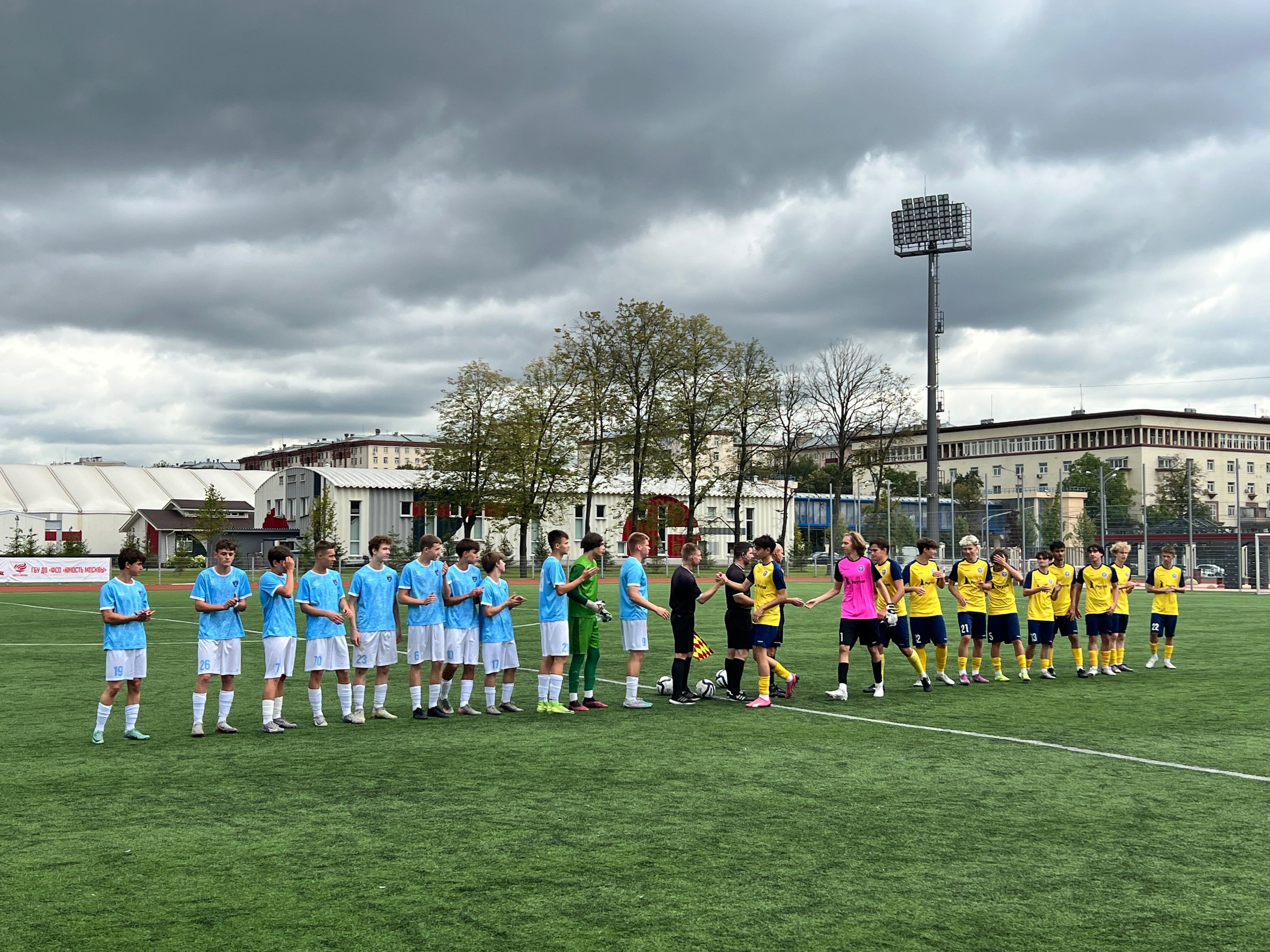 Представители ФСО «Юность Москвы» приняли участие в организации турнира по футболу. Фото: официальная страница Физкультурно-спортивного объединения «Юность Москвы» в социальных сетях