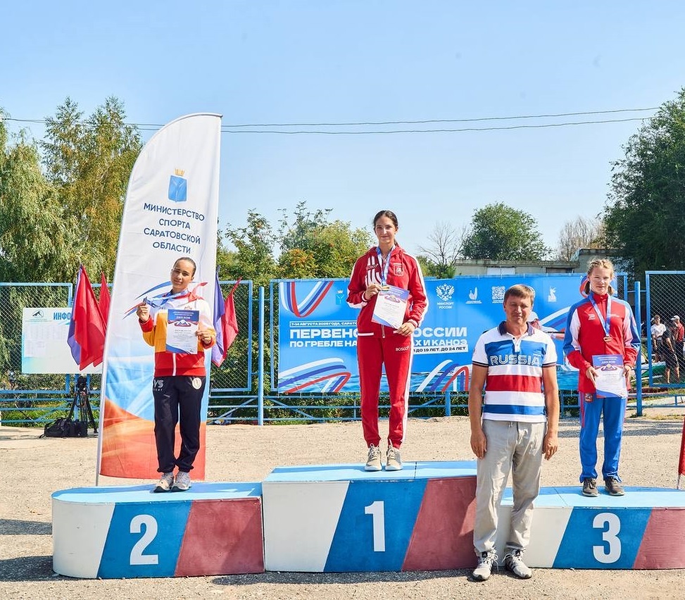 Спортсмены ФСО «Юность Москвы» стали призерами и победителями состязания Первенства по гребле на байдарках и каноэ. Фото: официальная страница Физкультурно-спортивного объединения «Юность Москвы» в социальных сетях