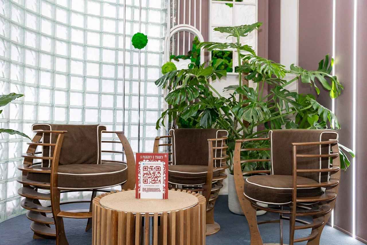 Студенты ОКГ «Столица» приняли участие в сздании экологичной фотозоны для форума «Москва 2030». Фото: сайт образовательного комплекса градостроительства «Столица»