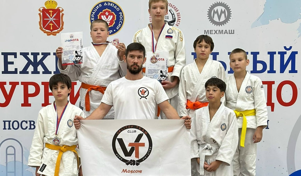 Призерами спортивных соревнований по дзюдо стали ученики школы №2001. Фото: страница школы №2001 в социальных сетях